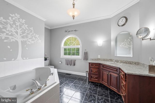 8 CLIFF CT, Sewell, NJ 08080