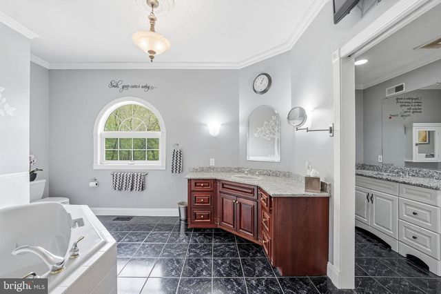 8 CLIFF CT, Sewell, NJ 08080