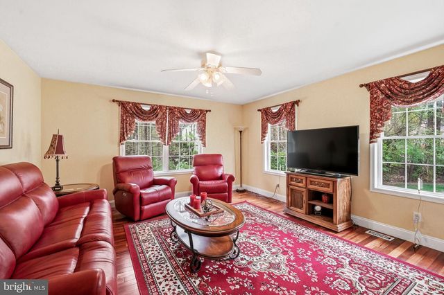 8 CLIFF CT, Sewell, NJ 08080