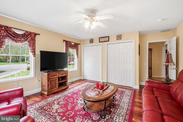 8 CLIFF CT, Sewell, NJ 08080