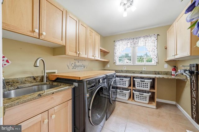 8 CLIFF CT, Sewell, NJ 08080