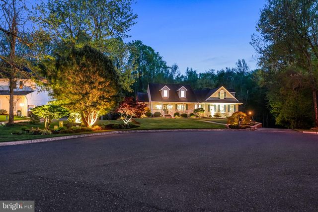 8 CLIFF CT, Sewell, NJ 08080