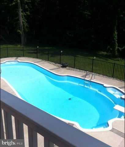 8 CLIFF CT, Sewell, NJ 08080