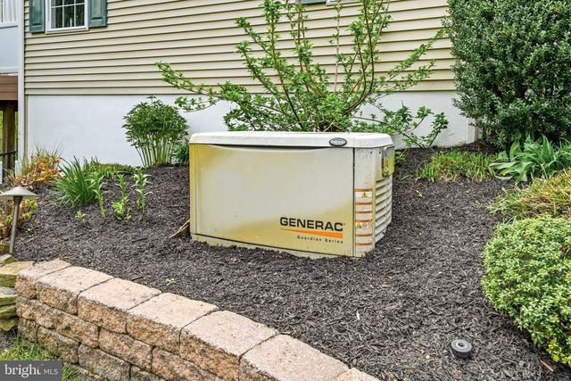 8 CLIFF CT, Sewell, NJ 08080