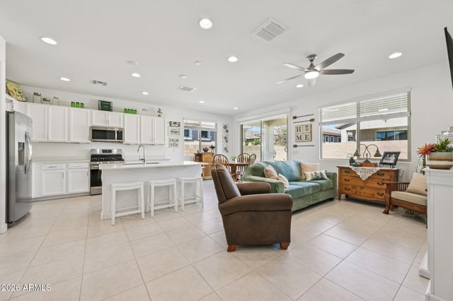 17150 W FALLEN LEAF Lane, Surprise, AZ 85387