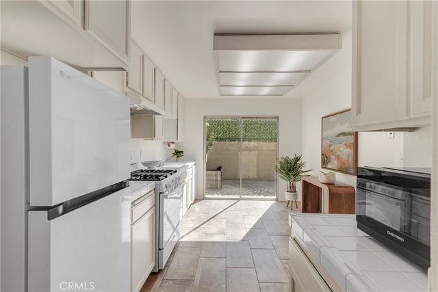 17221 Roscoe Boulevard 2, Northridge, CA 91325