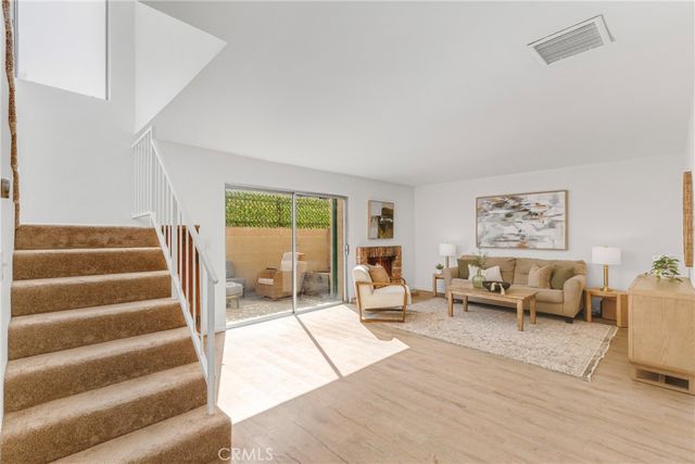 17221 Roscoe Boulevard 2, Northridge, CA 91325