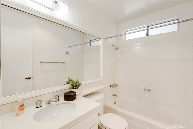 17221 Roscoe Boulevard 2, Northridge, CA 91325
