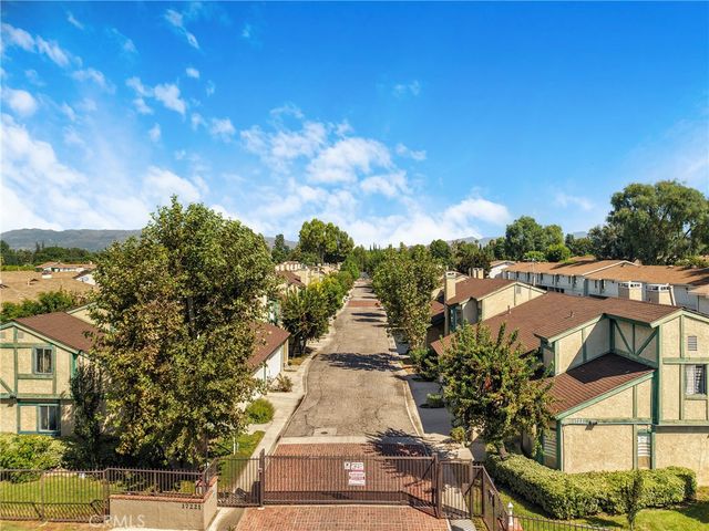 17221 Roscoe Boulevard 2, Northridge, CA 91325