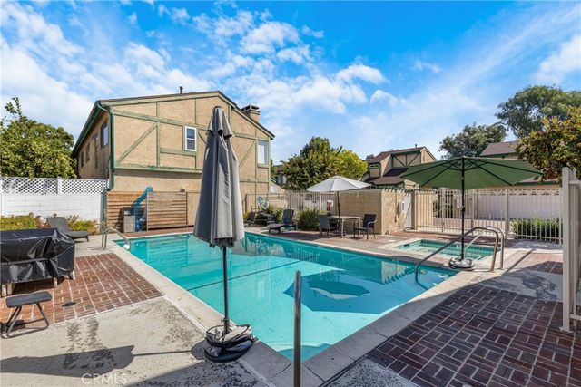 17221 Roscoe Boulevard 2, Northridge, CA 91325