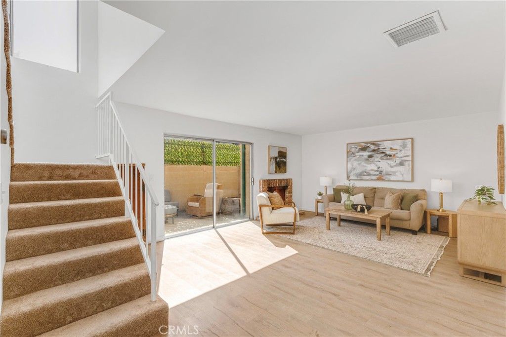 17221 Roscoe Boulevard 2, Northridge, CA 91325 — photo 2