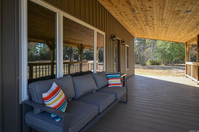 2210 S Reine Street, Mena, AR 71953