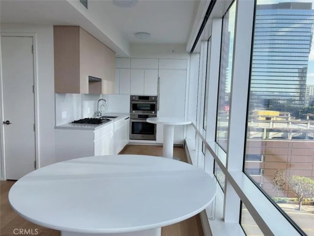 877 Francisco St #728, Los Angeles, CA 90017