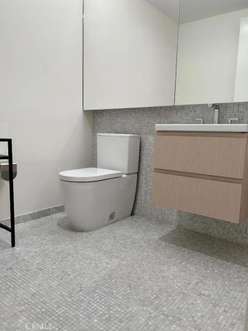 877 Francisco St #728, Los Angeles, CA 90017