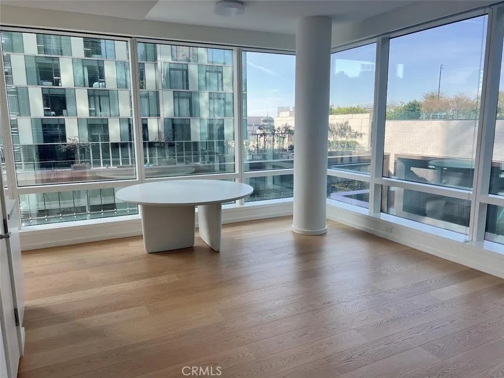 877 Francisco St #728, Los Angeles, CA 90017