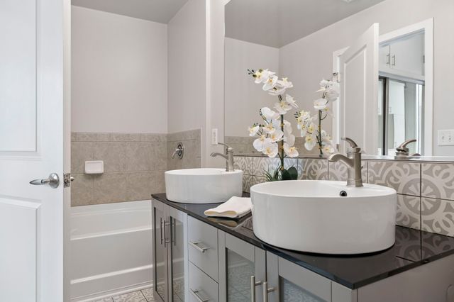 415 Church St Apt 2413, Nashville, TN 37219