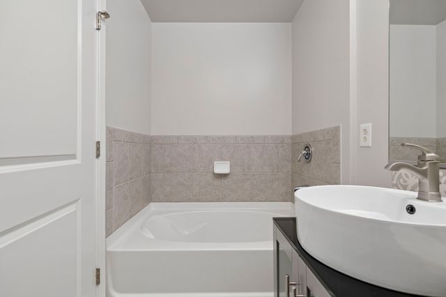 415 Church St Apt 2413, Nashville, TN 37219