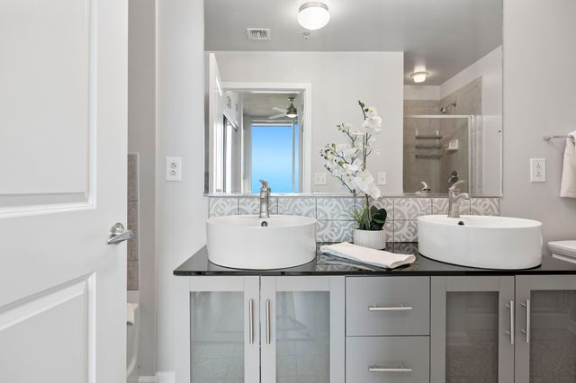415 Church St Apt 2413, Nashville, TN 37219