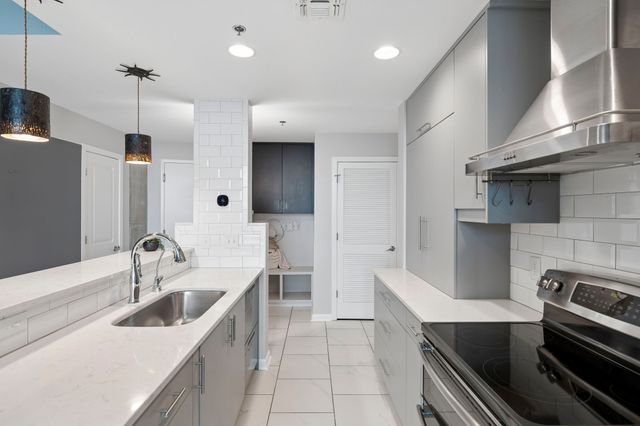 415 Church St Apt 2413, Nashville, TN 37219
