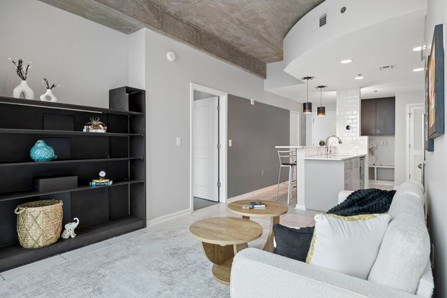 415 Church St Apt 2413, Nashville, TN 37219