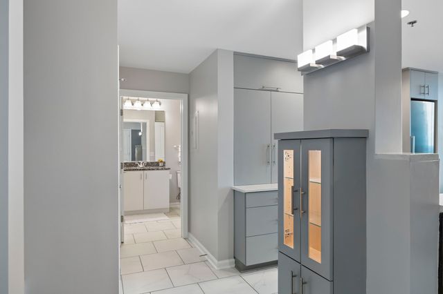 415 Church St Apt 2413, Nashville, TN 37219