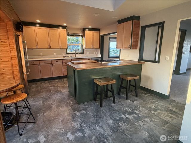 5124 N Bennett Street, Ruston, WA 98407