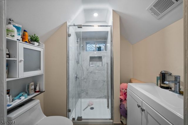 51 Garden St, Teaneck Twp., NJ 07666