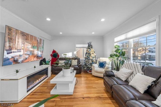 51 Garden St, Teaneck Twp., NJ 07666