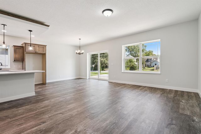 1229 W 7th Street, Waterloo, IA 50702