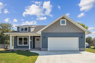 1229 W 7th Street, Waterloo, IA 50702