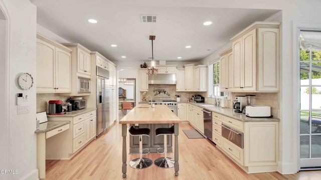 1929 Lyans Drive, La Canada Flintridge, CA 91011