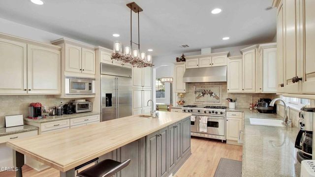 1929 Lyans Drive, La Canada Flintridge, CA 91011