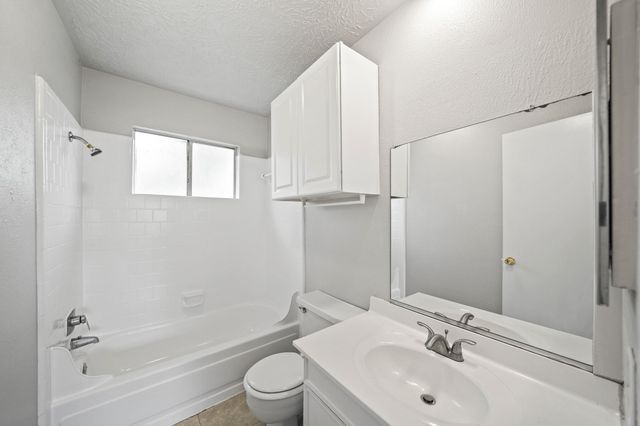 303 Hearthside Circle, League City, TX 77573