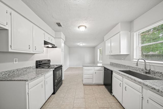 303 Hearthside Circle, League City, TX 77573