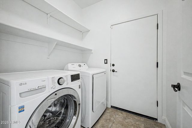 2552 E ATLANTA Avenue, Phoenix, AZ 85040