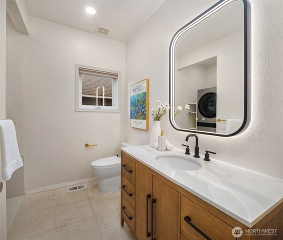 2112 N 64th Street, Seattle, WA 98103