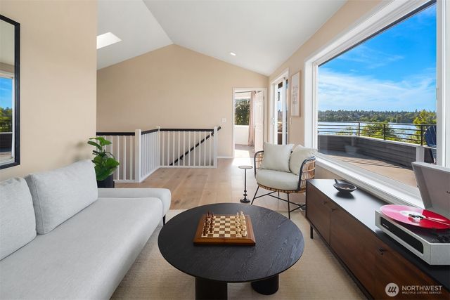 2112 N 64th Street, Seattle, WA 98103