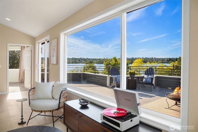 2112 N 64th Street, Seattle, WA 98103