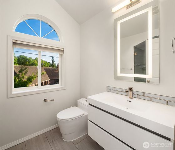2112 N 64th Street, Seattle, WA 98103