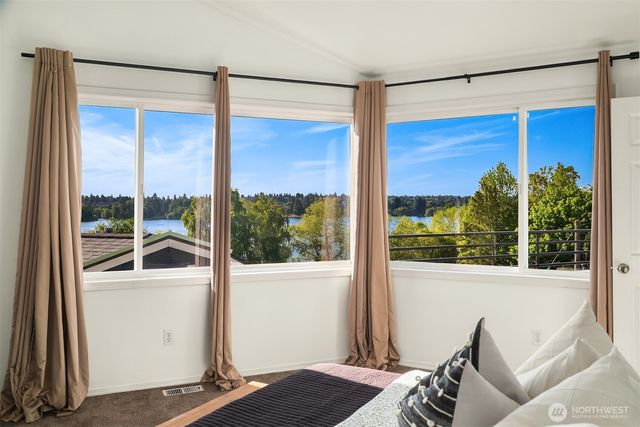 2112 N 64th Street, Seattle, WA 98103