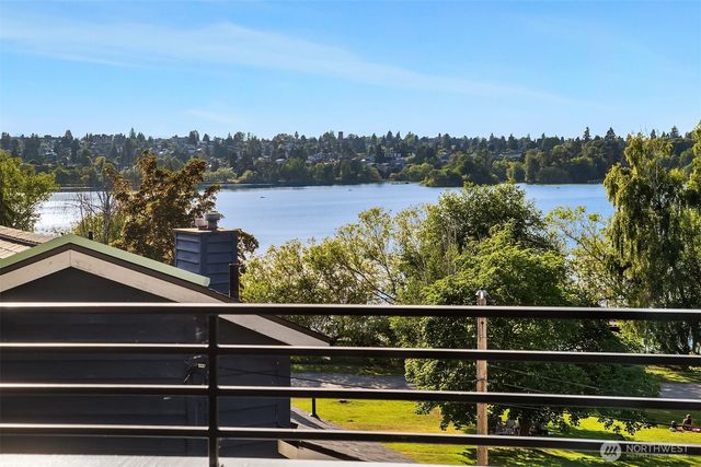 2112 N 64th Street, Seattle, WA 98103