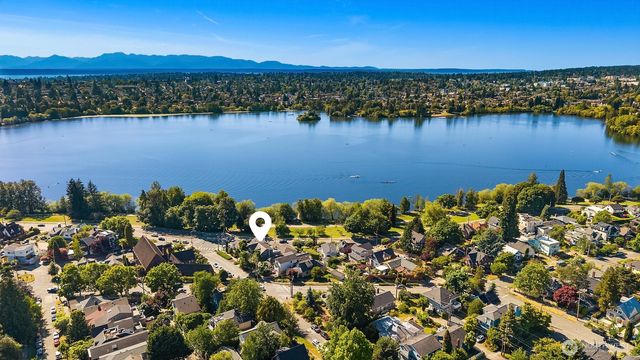 2112 N 64th Street, Seattle, WA 98103