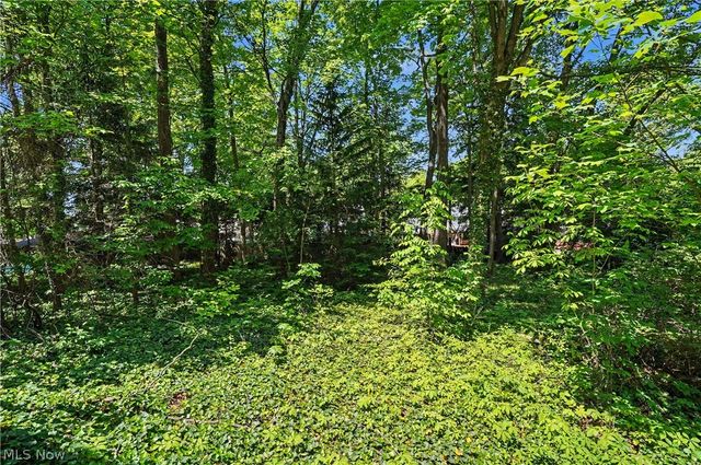 2920 Carters Grove Road, Cuyahoga Falls, OH 44223