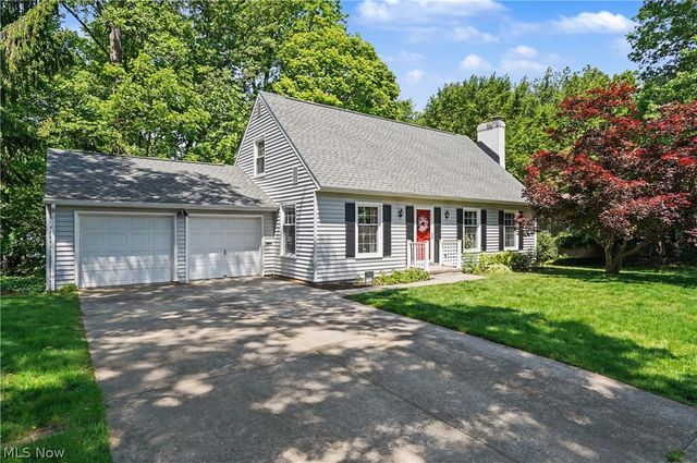 2920 Carters Grove Road, Cuyahoga Falls, OH 44223