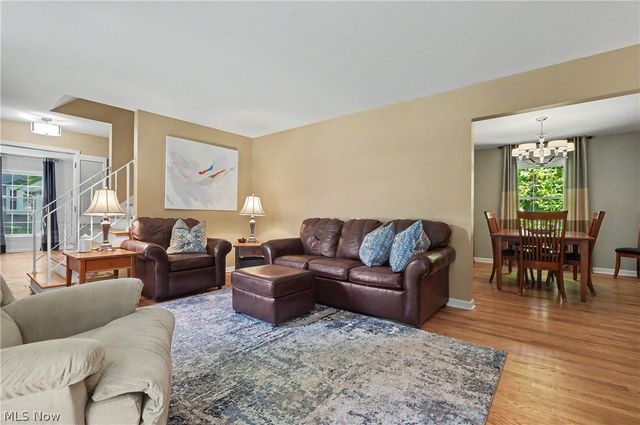 2920 Carters Grove Road, Cuyahoga Falls, OH 44223