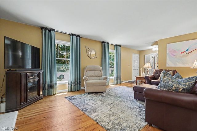 2920 Carters Grove Road, Cuyahoga Falls, OH 44223