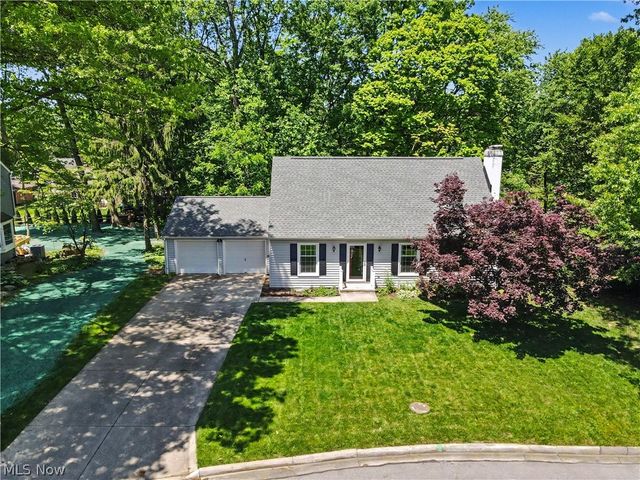 2920 Carters Grove Road, Cuyahoga Falls, OH 44223