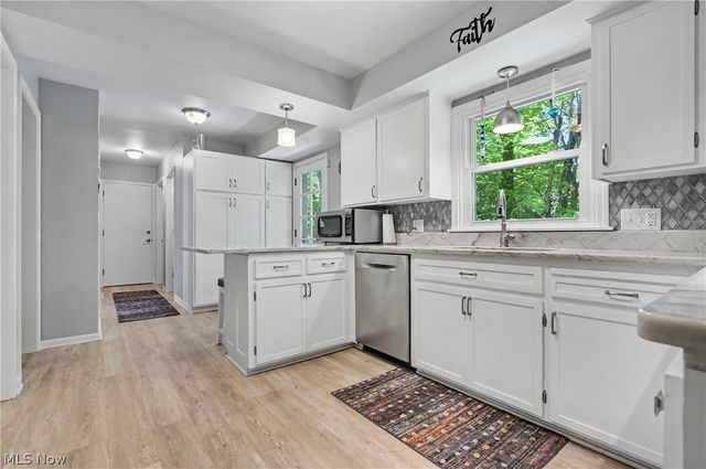 2920 Carters Grove Road, Cuyahoga Falls, OH 44223