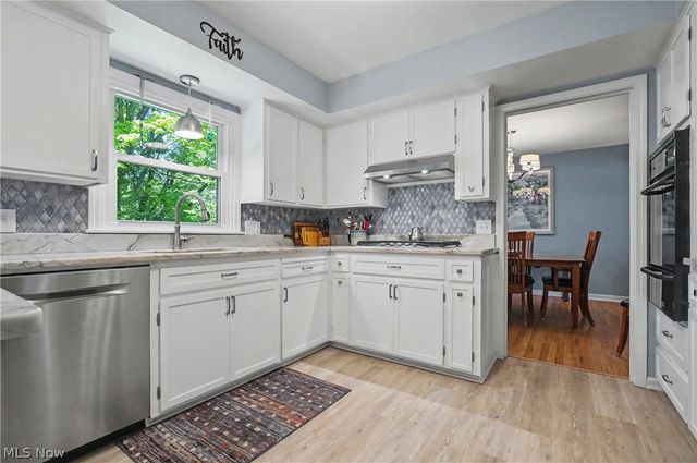 2920 Carters Grove Road, Cuyahoga Falls, OH 44223