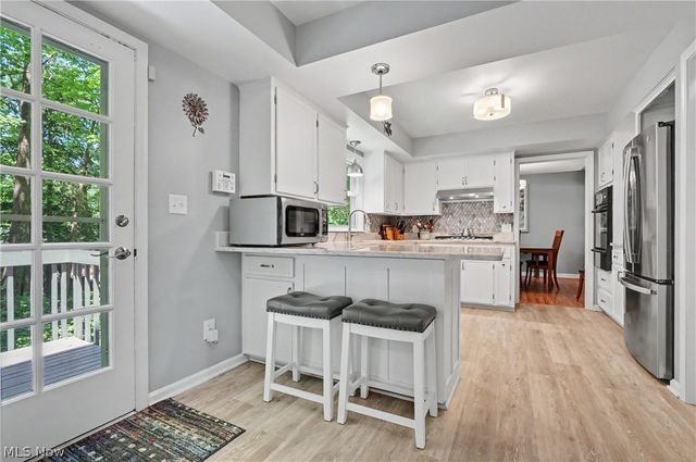 2920 Carters Grove Road, Cuyahoga Falls, OH 44223
